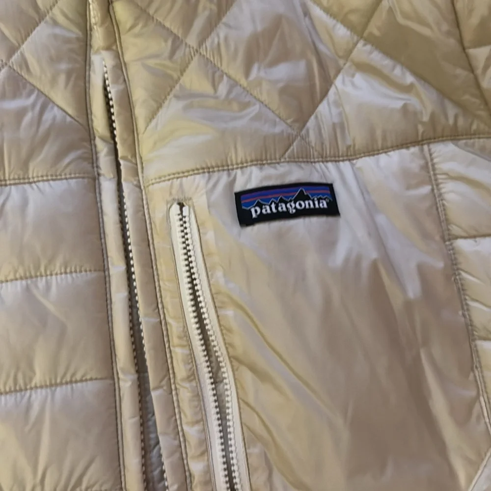 Patagonia Quilted Puffer Coat - Picture 2 of 8